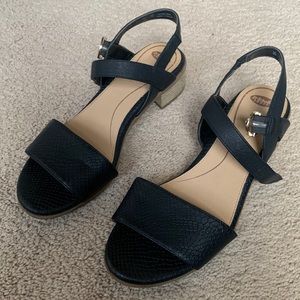 Dr Scholls black sandals. Size 9. Gently used
